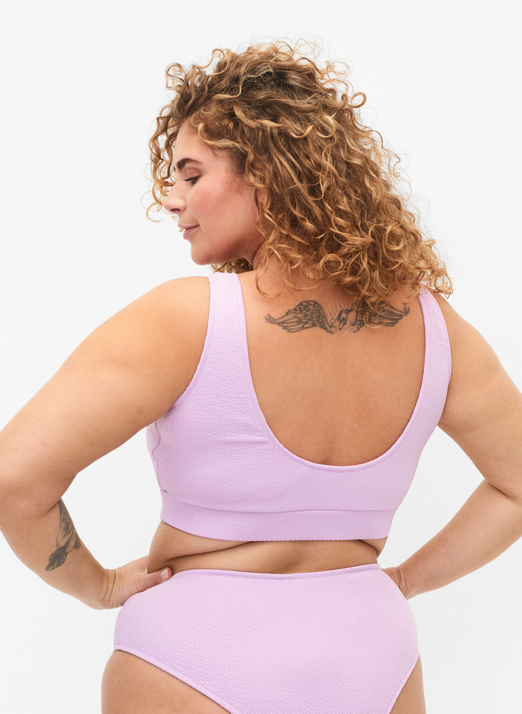 Zizzi Bikinitopp med crepe struktur, Orchid Bouquet, Model image number 1