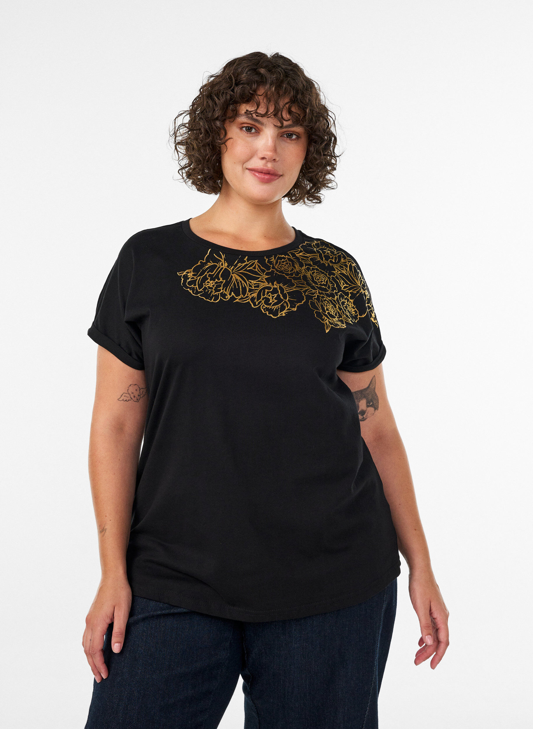 Bomulls T-skjorte med blomstertrykk, Svart, Model