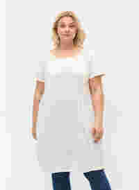 Kortermet kjole i bomull, Bright White, Model