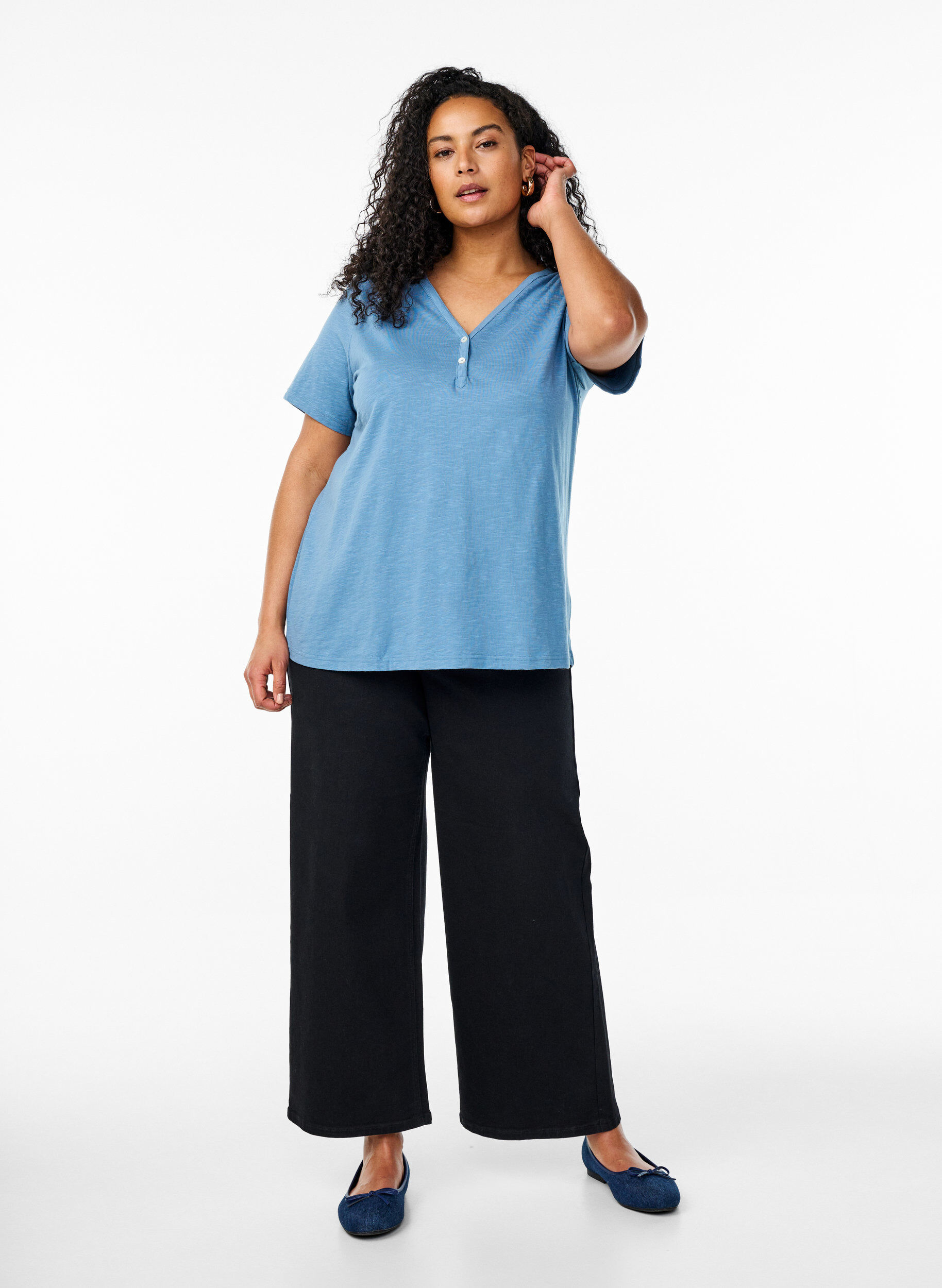 Zizzi FLASH - T-skjorte med knappdetalj, Bl&aring;, Model image number 1