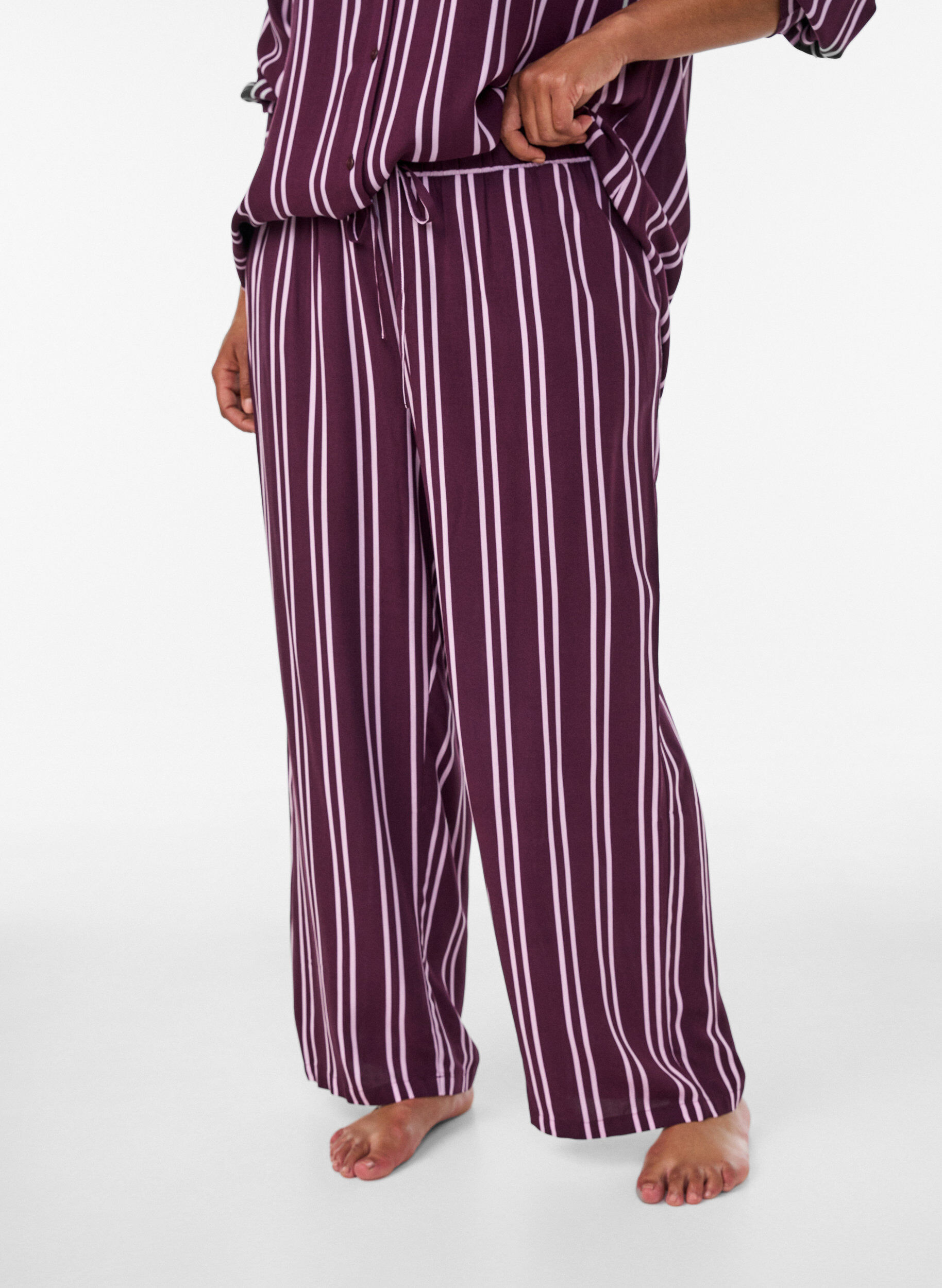 ZizziLoose fit nattbukser med striper, M&oslash;rk Bordeaux, Model image number 0
