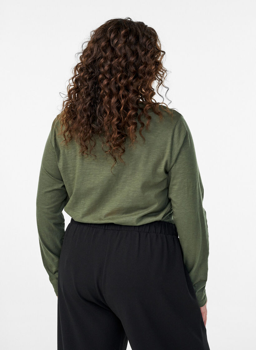 Langermet t-skjorte med V-hals og knapper, Gr&oslash;nn, Model image number 2