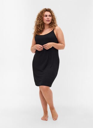 Zizzi Ensfarget underkjole i viskose, Svart, Model image number 1