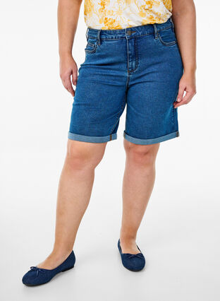 Zizzi Tettsittende denimshorts med høy midje, Blå, Model image number 3