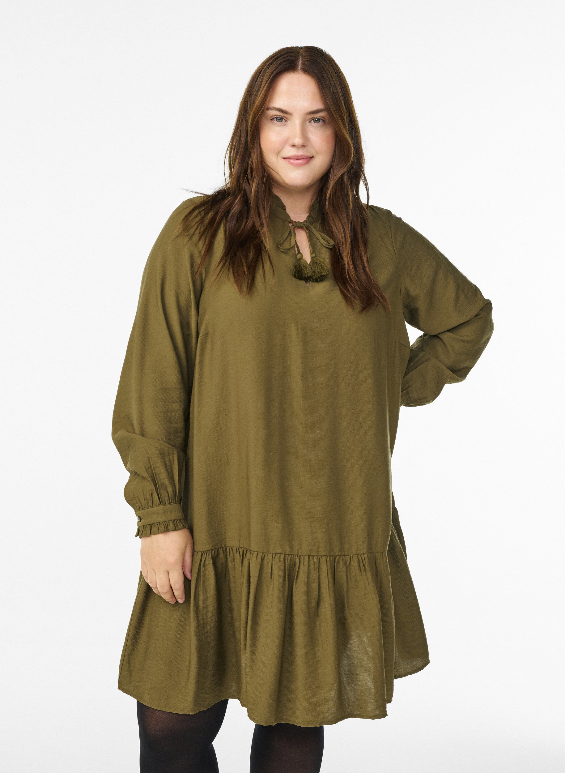 Kort A-linjekjole med volanger, Gr&oslash;nn, Model