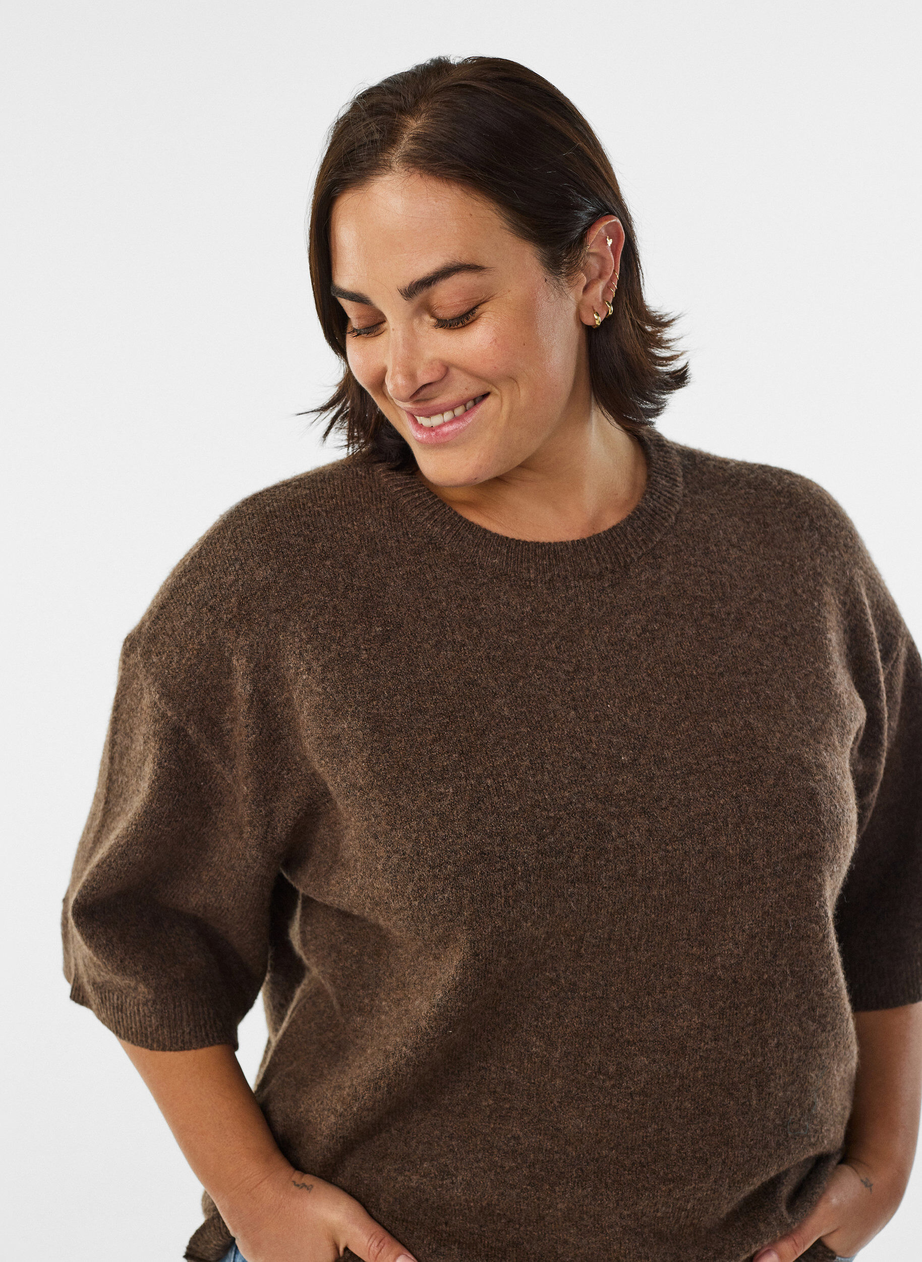 Zizzi L&oslash;s strikket bluse med korte ermer, Brun, Model image number 3