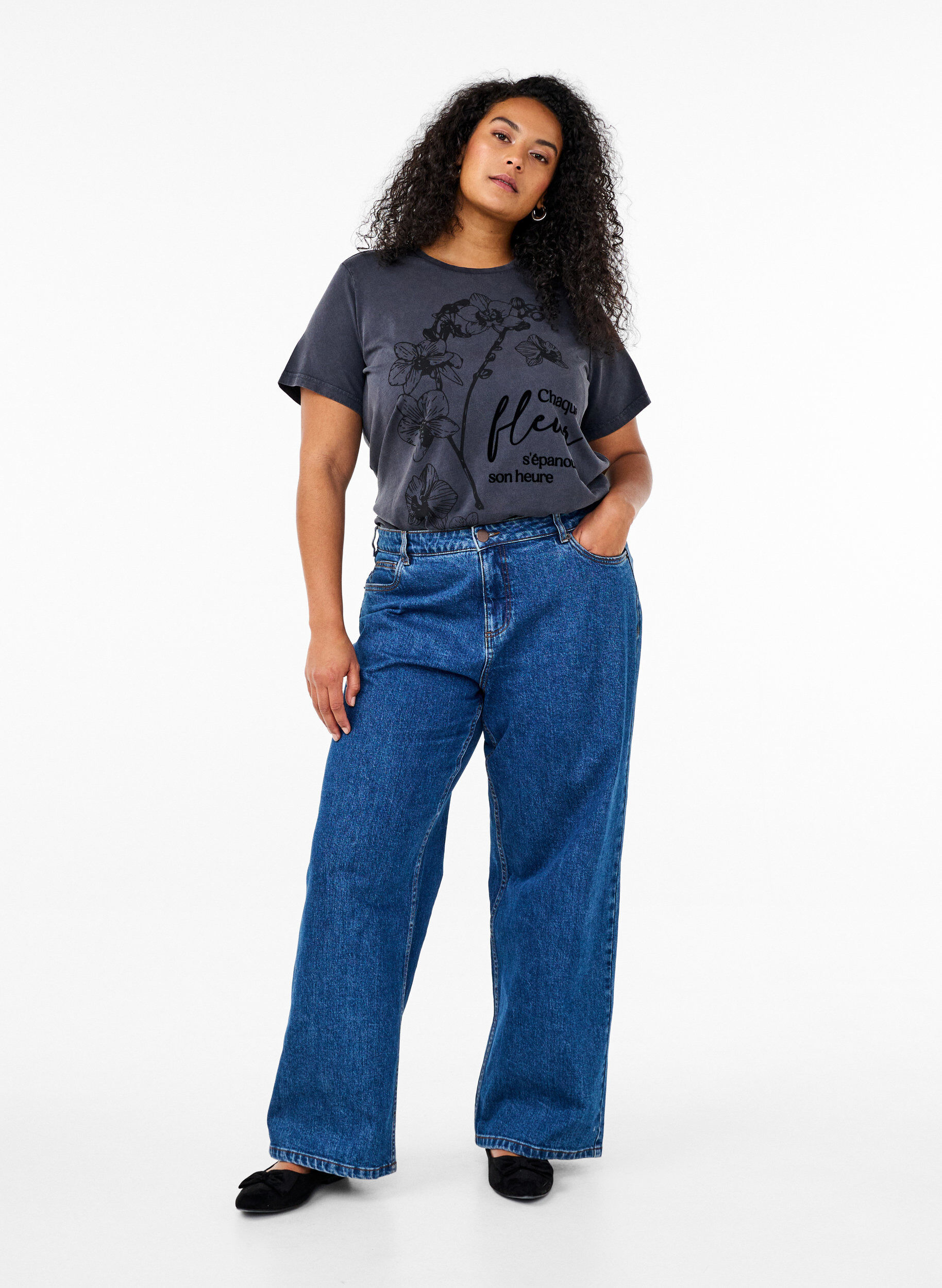 Zizzi T-skjorte med trykk i &oslash;kologisk bomull, Gr&aring;, Model image number 1