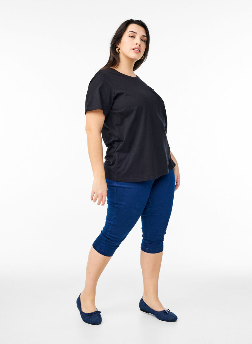 T-skjorte i organisk bomull med brystlomme, Svart, Model image number 1