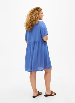 A-linjeformet kjole i viskose med korte ermer, Moonlight Blue, Model image number 1