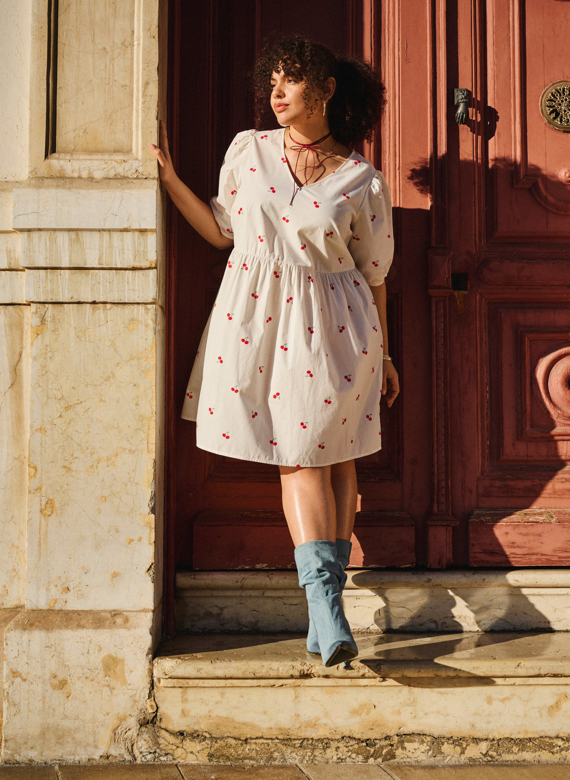 Zizzi Kjole med kirseb&aelig;rtrykk og A-linesk&aring;ret passform, B. White/Cherry, Image image number 0