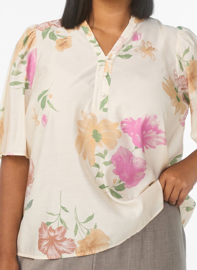 Bluse med blomstertrykk, rysjekrage og 1/2 ermer, Beige, Model image number 3