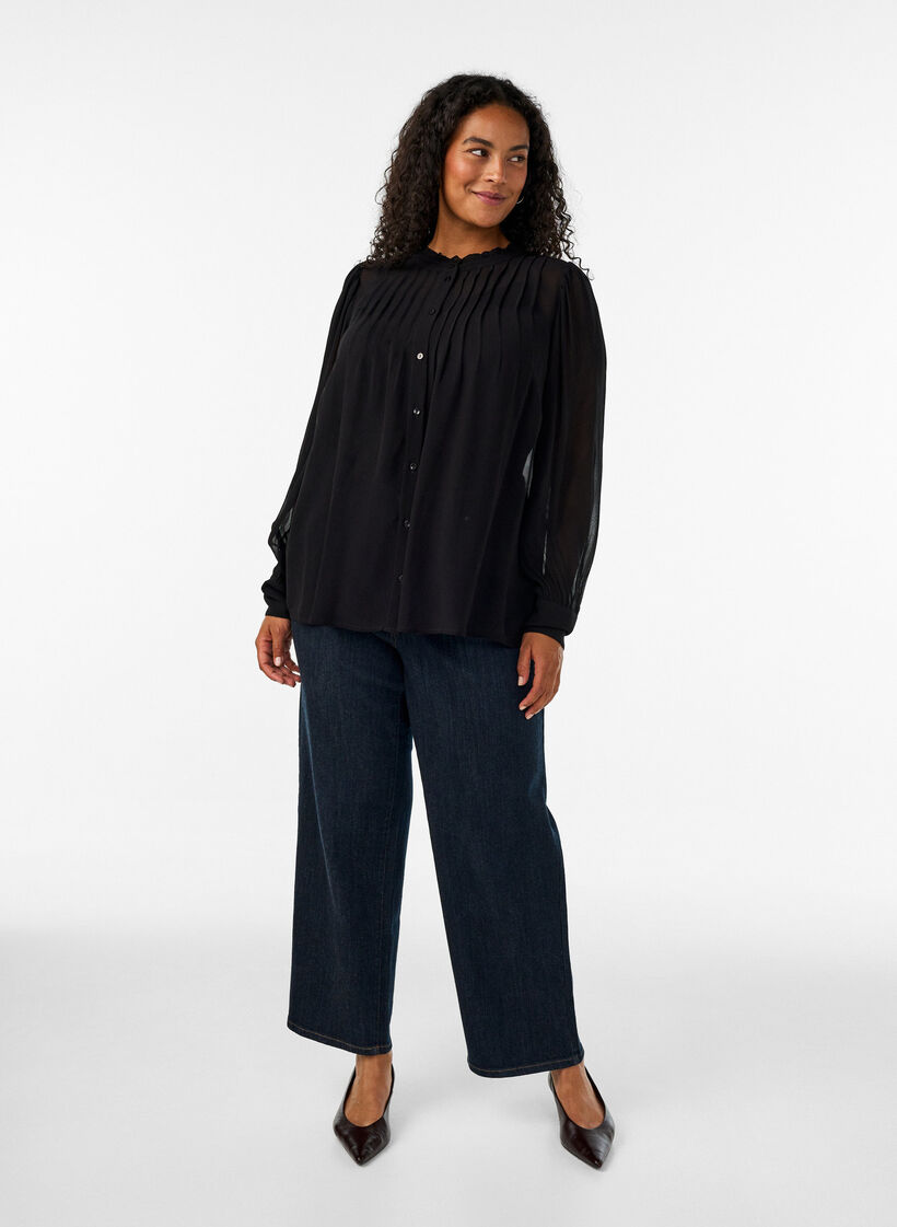 Viskosebluse med en volangkrage, Svart, Model image number 1