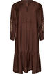 Viskosekjole med broderi og lagdelte volanger, Brun, Packshot image number 0