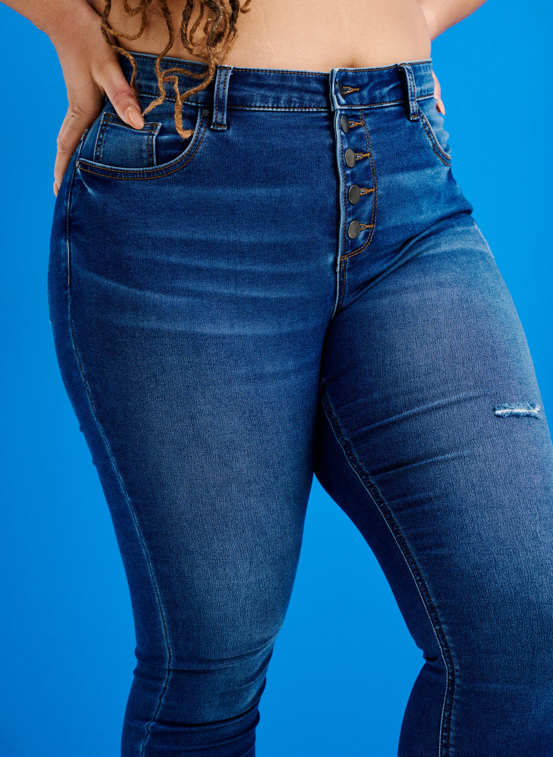 Zizzi Amy-jeans med h&oslash;y midje og knapper, Blue denim, Image image number 1