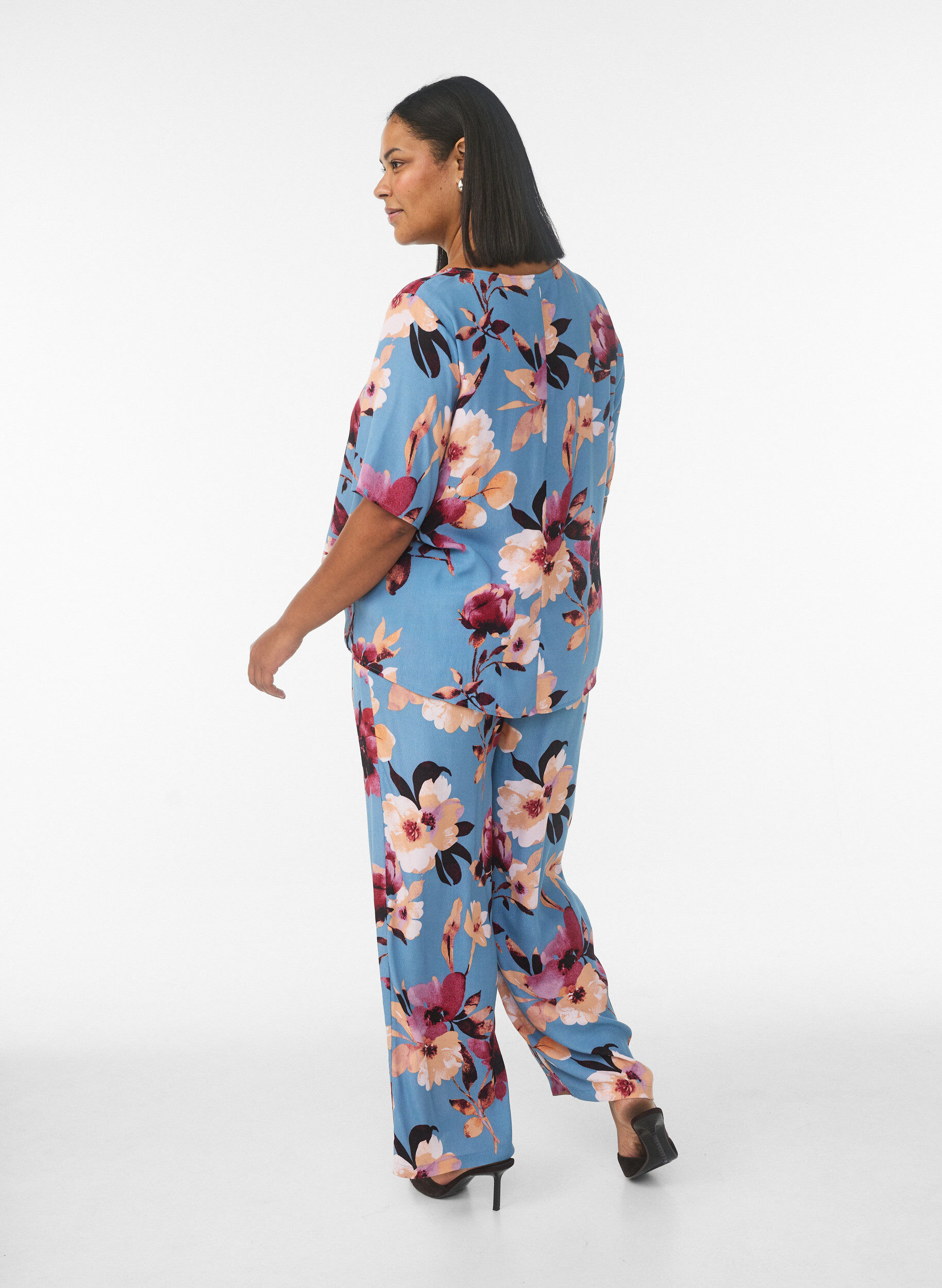 Zizzi L&oslash;se bukser i viskose med m&oslash;nster, Bl&aring;, Model image number 1