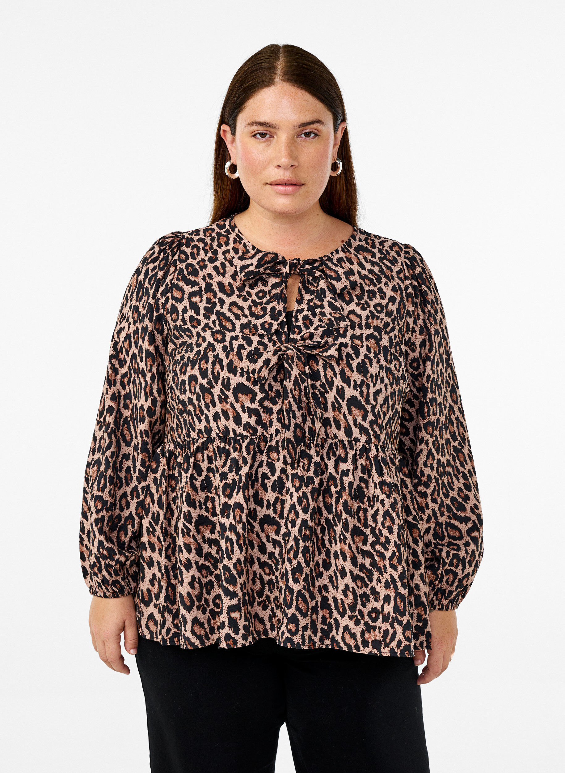 Zizzi Peplumbluse med knytebelte og leopardm&oslash;nster, Brun, Model image number 0