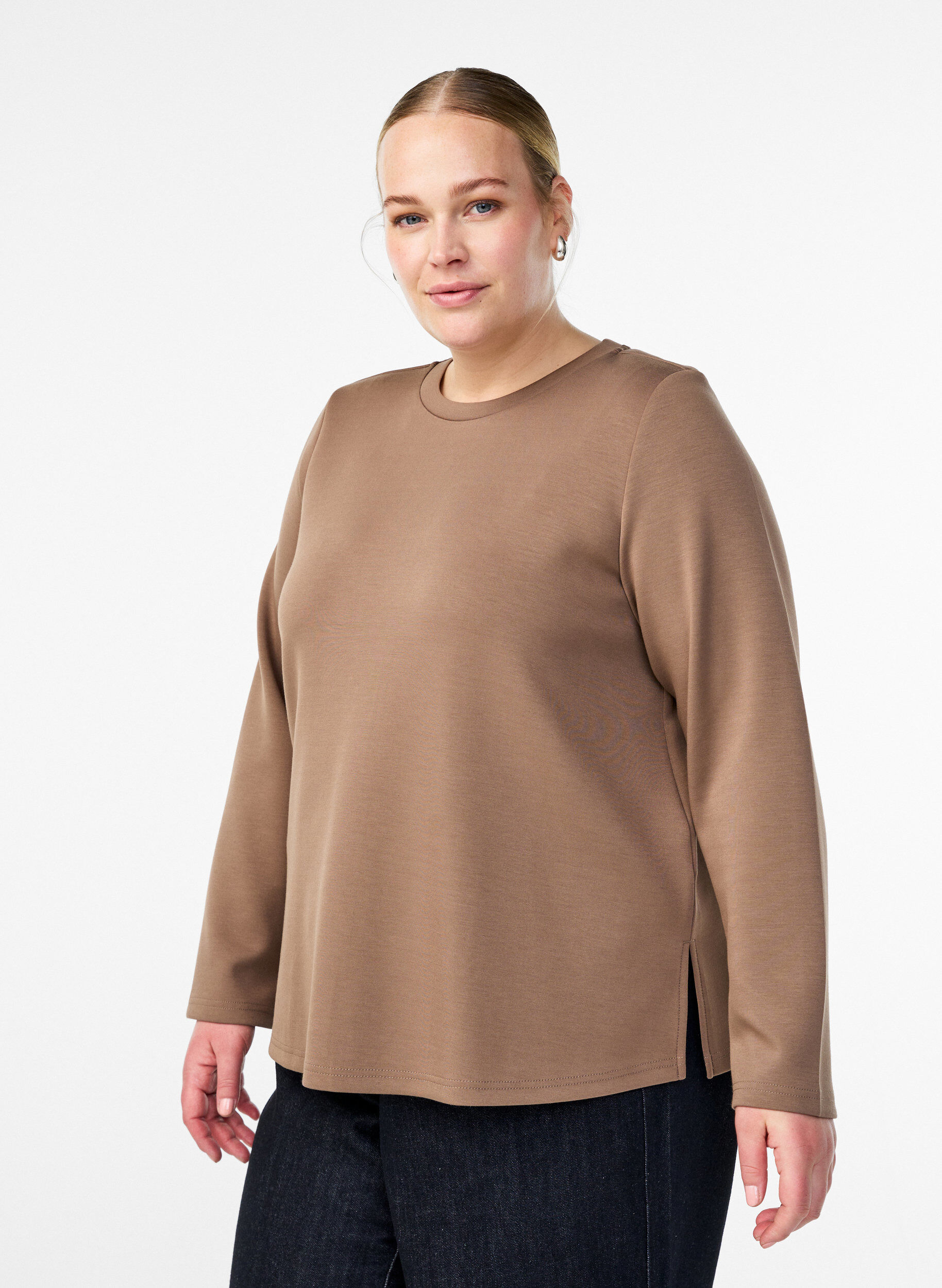 Jerseybluse med rund hals, Brun, Model