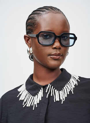 Zizzi Skjorte med perlebrodert krage, , Model