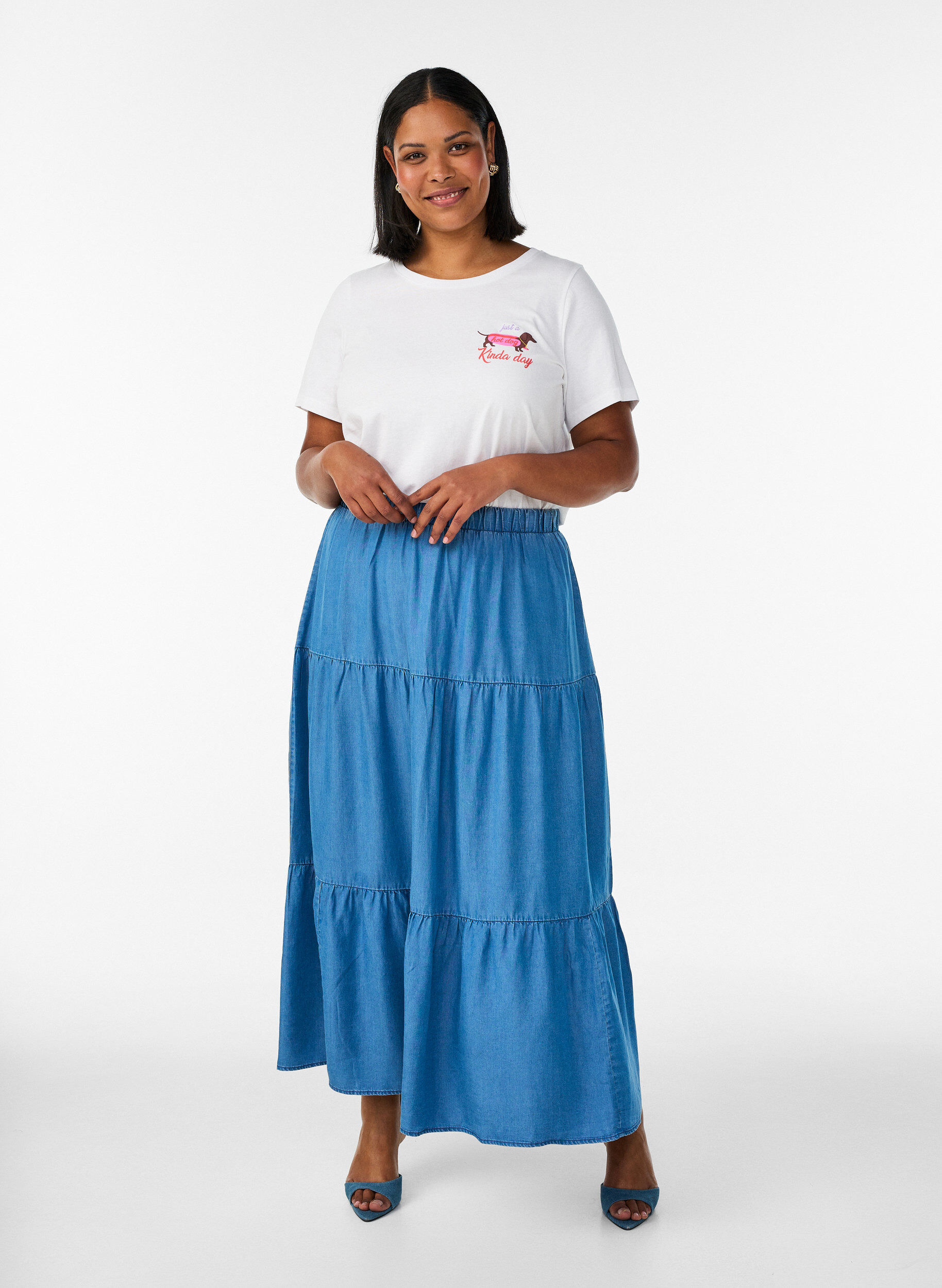 Denim maxiskj&oslash;rt med volanger, Bl&aring;, Model