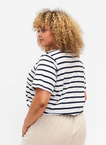 Stripete bomulls T-skjorte med V-hals, Bright White Stripe, Model image number 1
