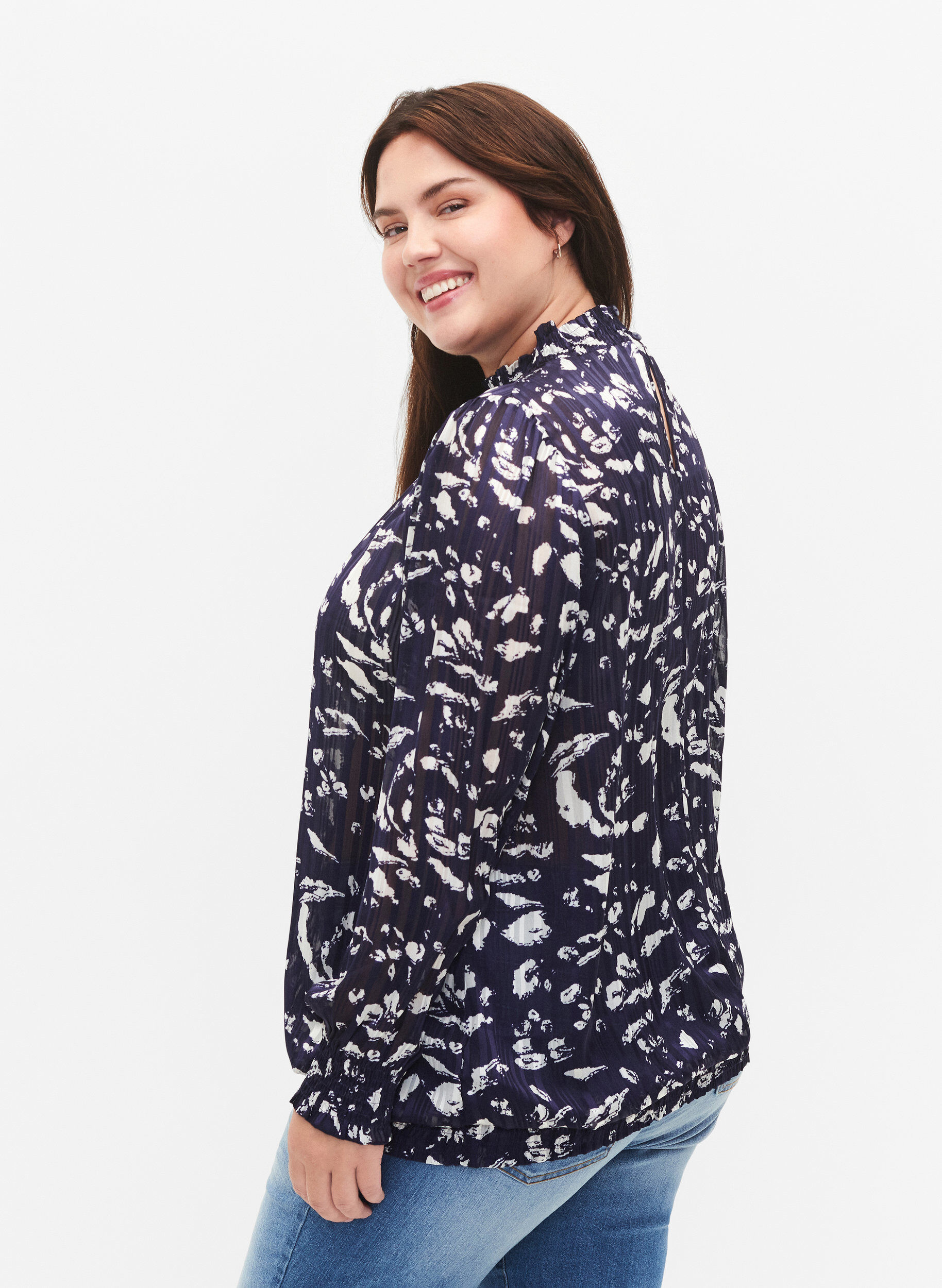 Zizzi M&oslash;nstrete bluse med smock, Blue Leaf AOP, Model image number 1