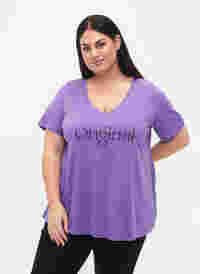T-skjorte i bomull med trykk og V-hals, Deep Lavender ORI, Model