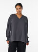 Bluse med smockmansjetter og V-hals, Gr&aring;, Model image number 0