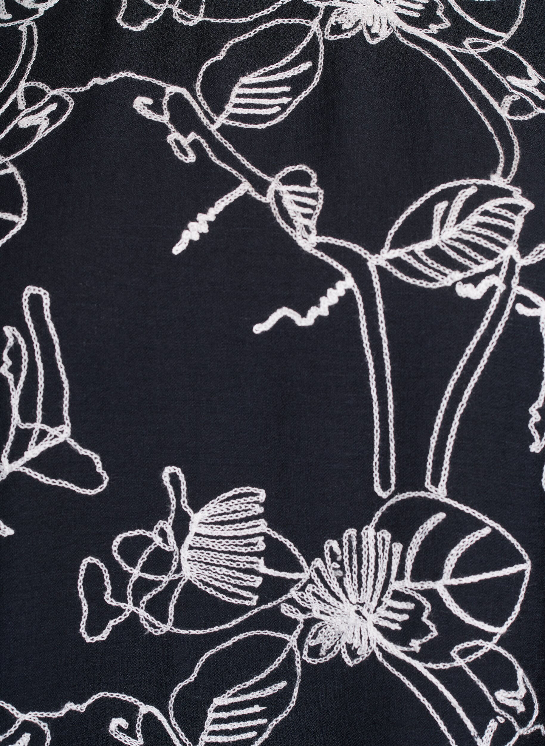 ZizziKortermet bluse med brodert m&oslash;nster, Svart, Packshot image number 2