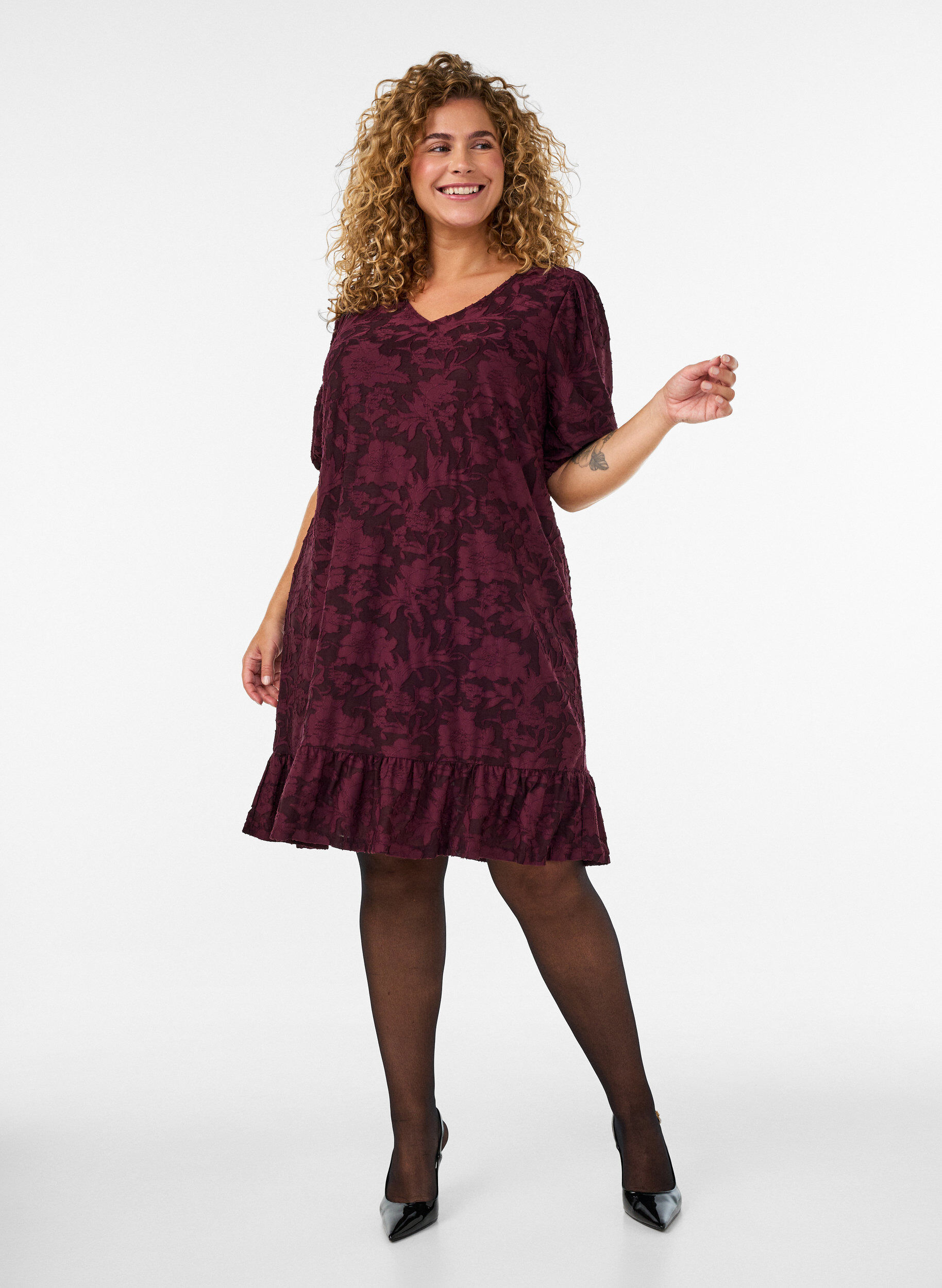ZizziKjole med blomstertekstur og volangkant, R&oslash;d, Model image number 1