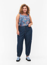 Cargojeans med lommer på siden, Dark blue denim, Model