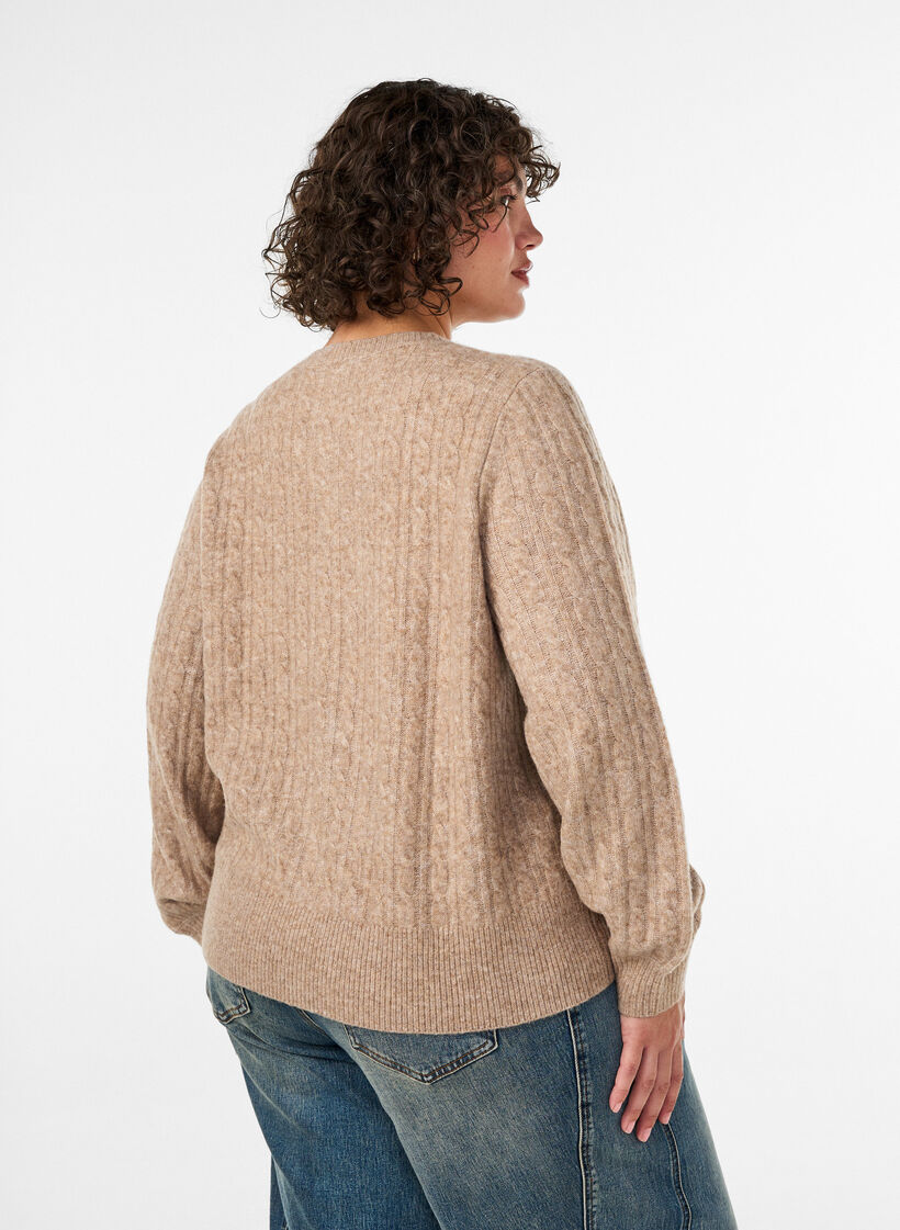 Kabelstrikket cardigan med perleknapper, Beige, Model image number 2