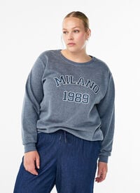 Genser med brodert Milan-motiv, Grå Genser med brodert Milan-motiv, Grå, Model
