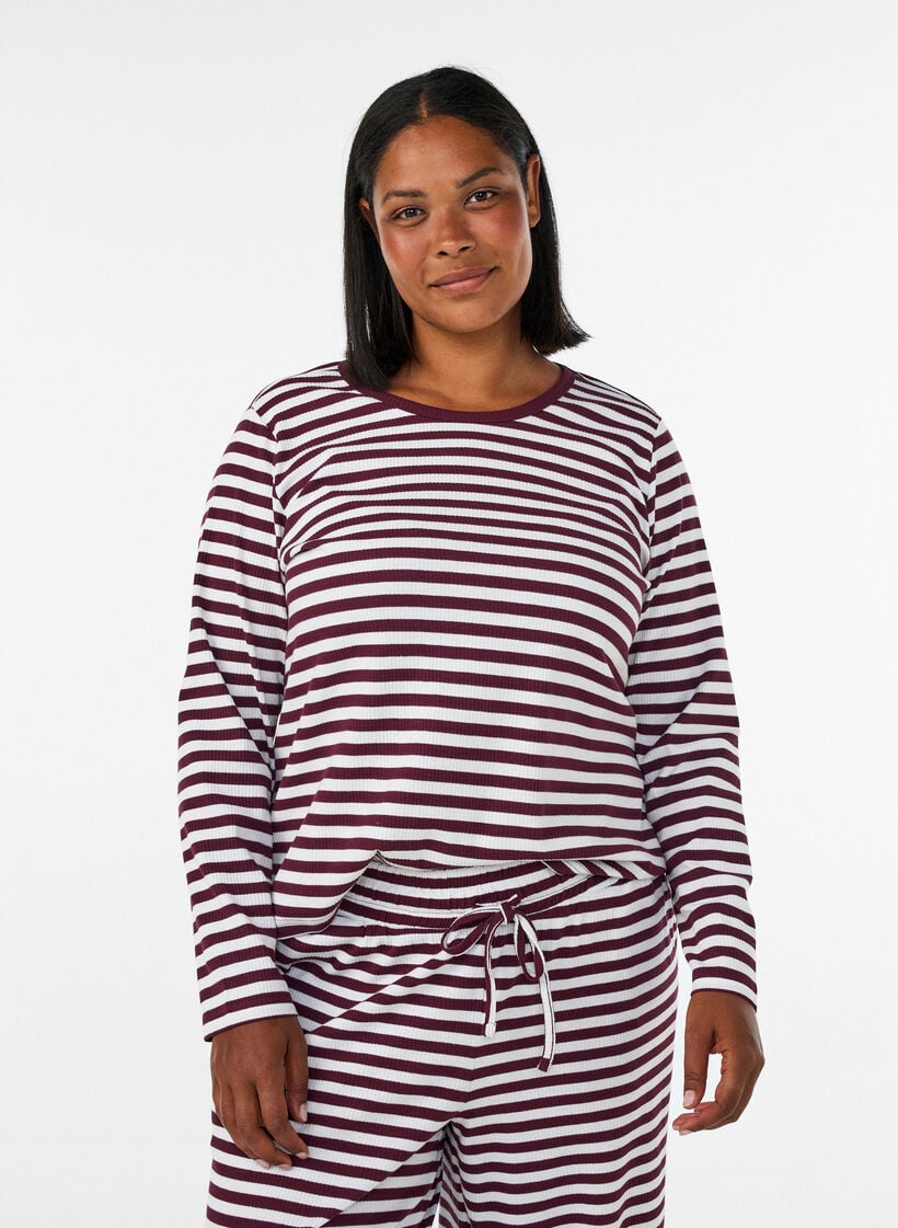 Langermet nattopp i ribbestrikket jersey med striper, R&oslash;d, Model image number 0