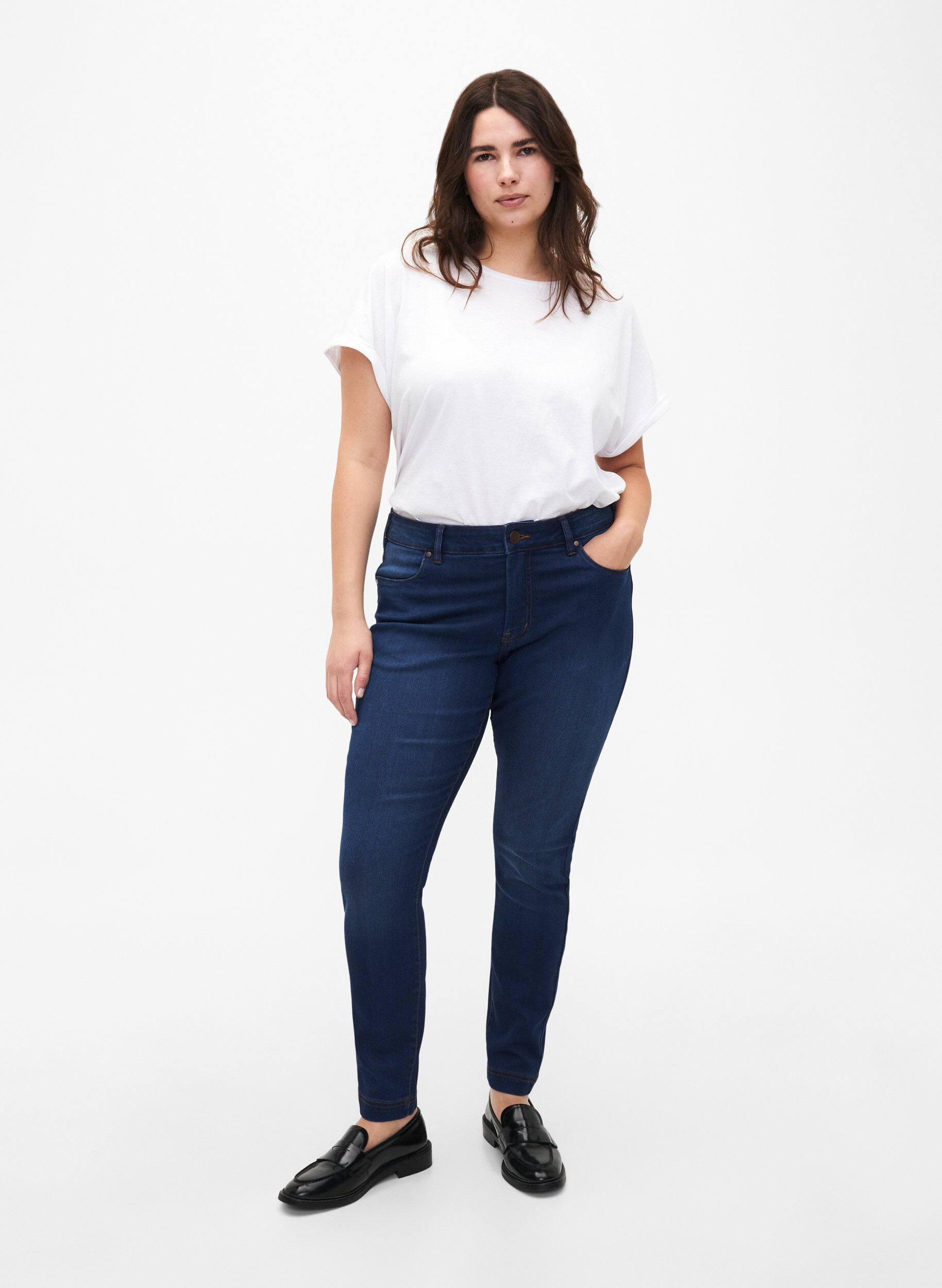 Zizzi Viona jeans med normal midje, Bl&aring;, Model image number 0