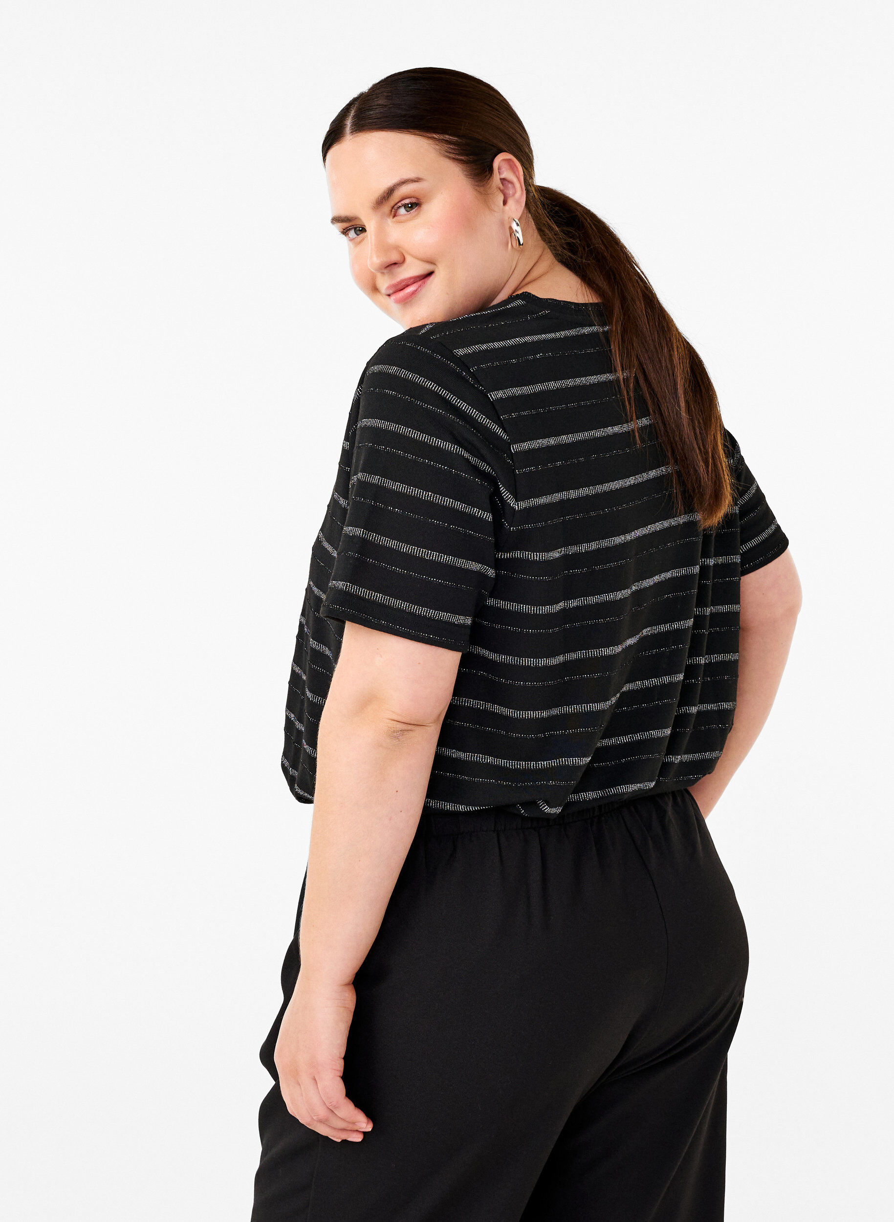 Zizzi T-skjorte med s&oslash;lvglitter, Black w. Silver, Model image number 1