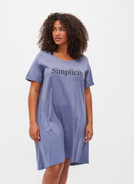 Kortermet nattkjole i bomull med trykk, Grey W. Simplicity, Model