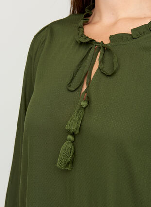 Kjole i viskose med knyting, Rifle Green, Model image number 2