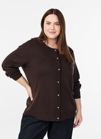 Finstrikket cardigan med kuleknapper, Brun Finstrikket cardigan med kuleknapper, Brun, Model