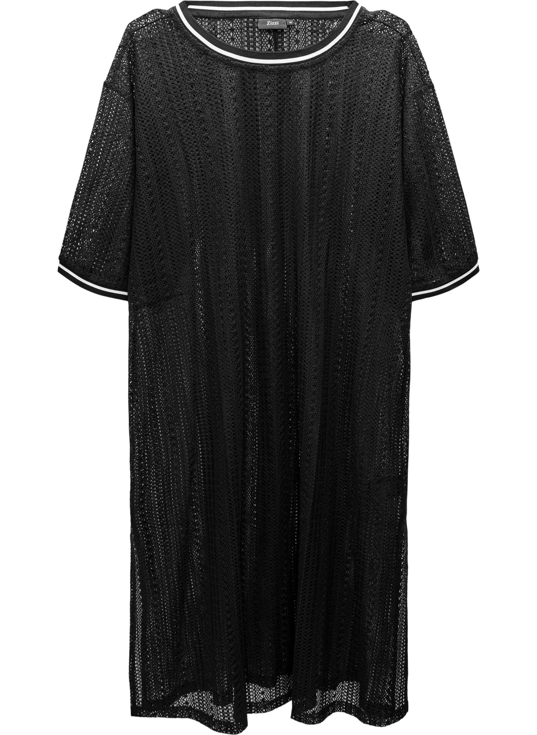 Midikjole med hullm&oslash;nster og korte ermer