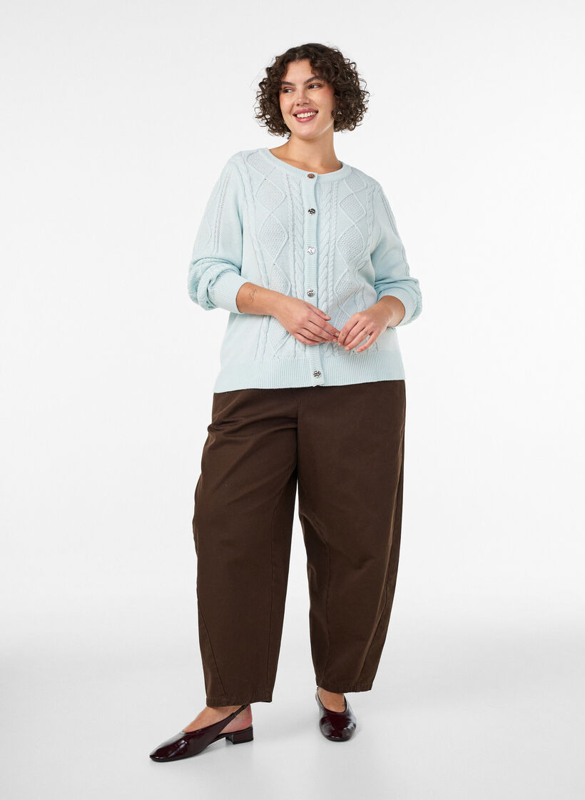 Kabelstrikket kardigan med dekorative knapper, Bl&aring;, Model image number 1