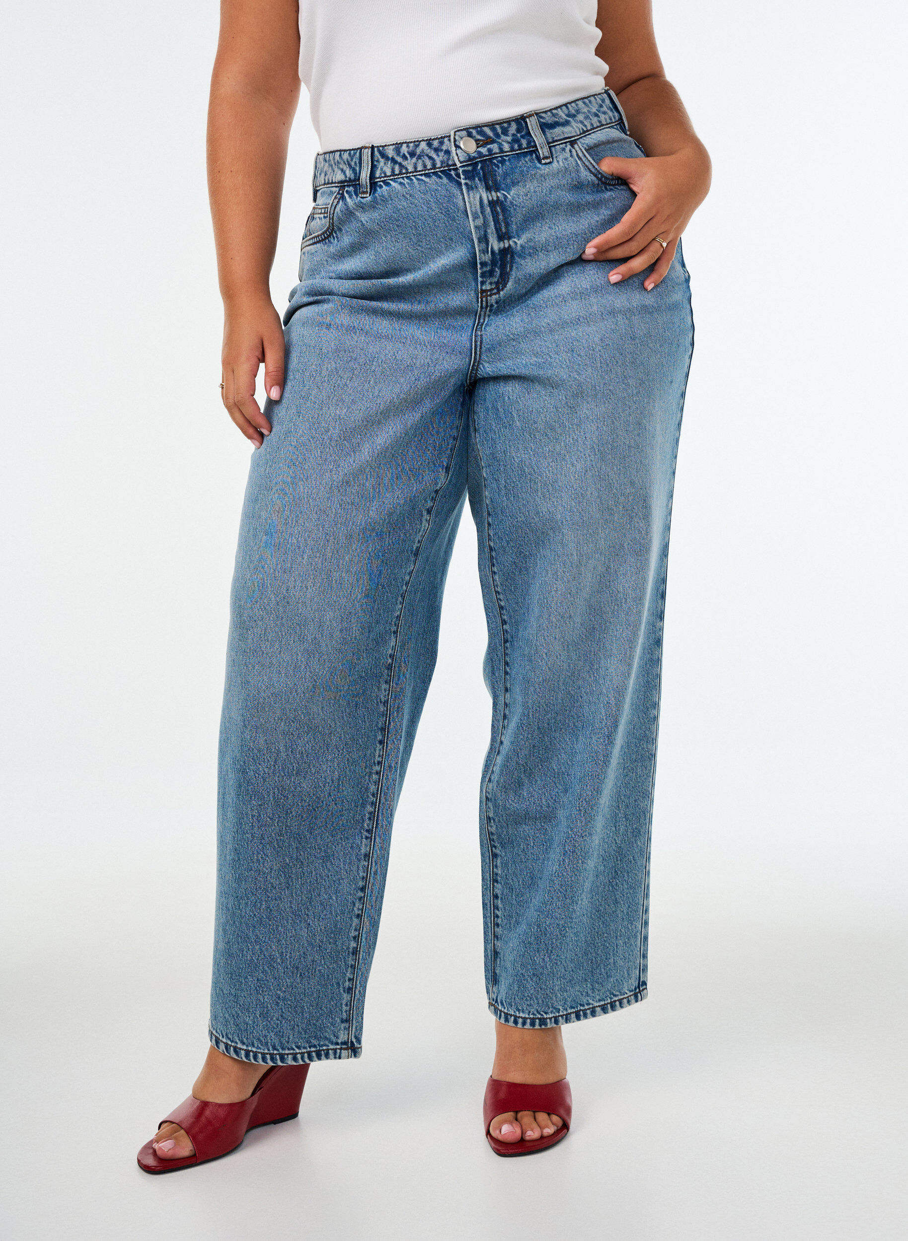 ZizziKiana jeans med straight fit og h&oslash;y midje, Bl&aring;, Model image number 2