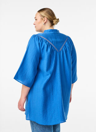 Zizzi Tunika med hekledetaljer og stripet tekstur, Blå, Model image number 2