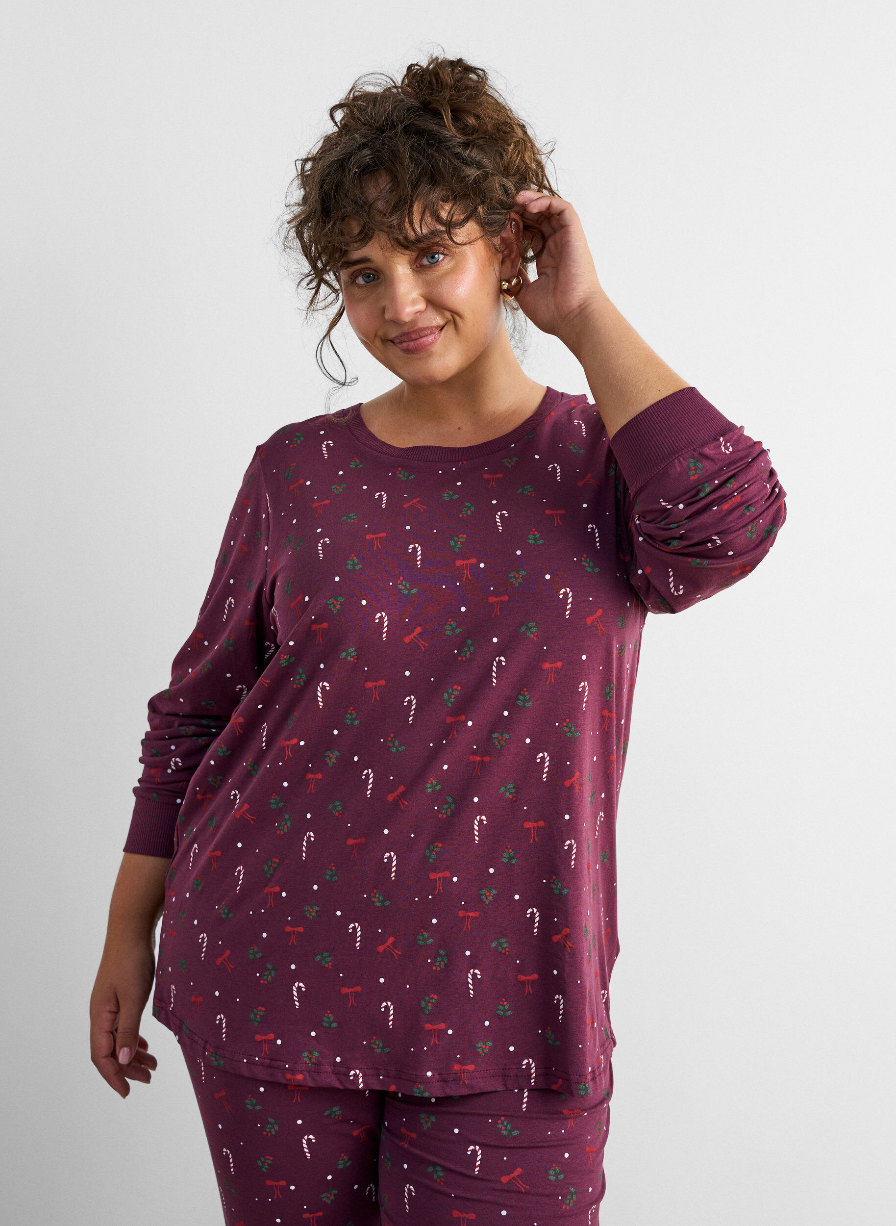 Nattbluse med et trykk, M&oslash;rk Bordeaux, Model