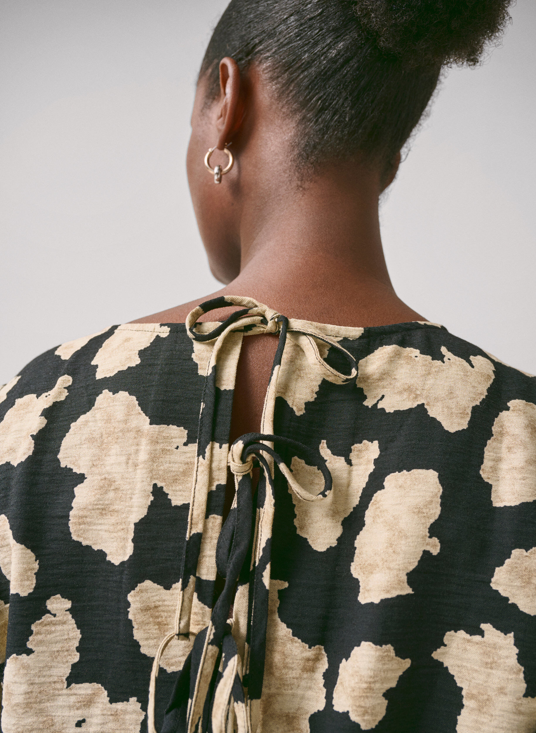 Zizzi Langermet kjole med trykk og sl&oslash;yfer, Svart, Image image number 1