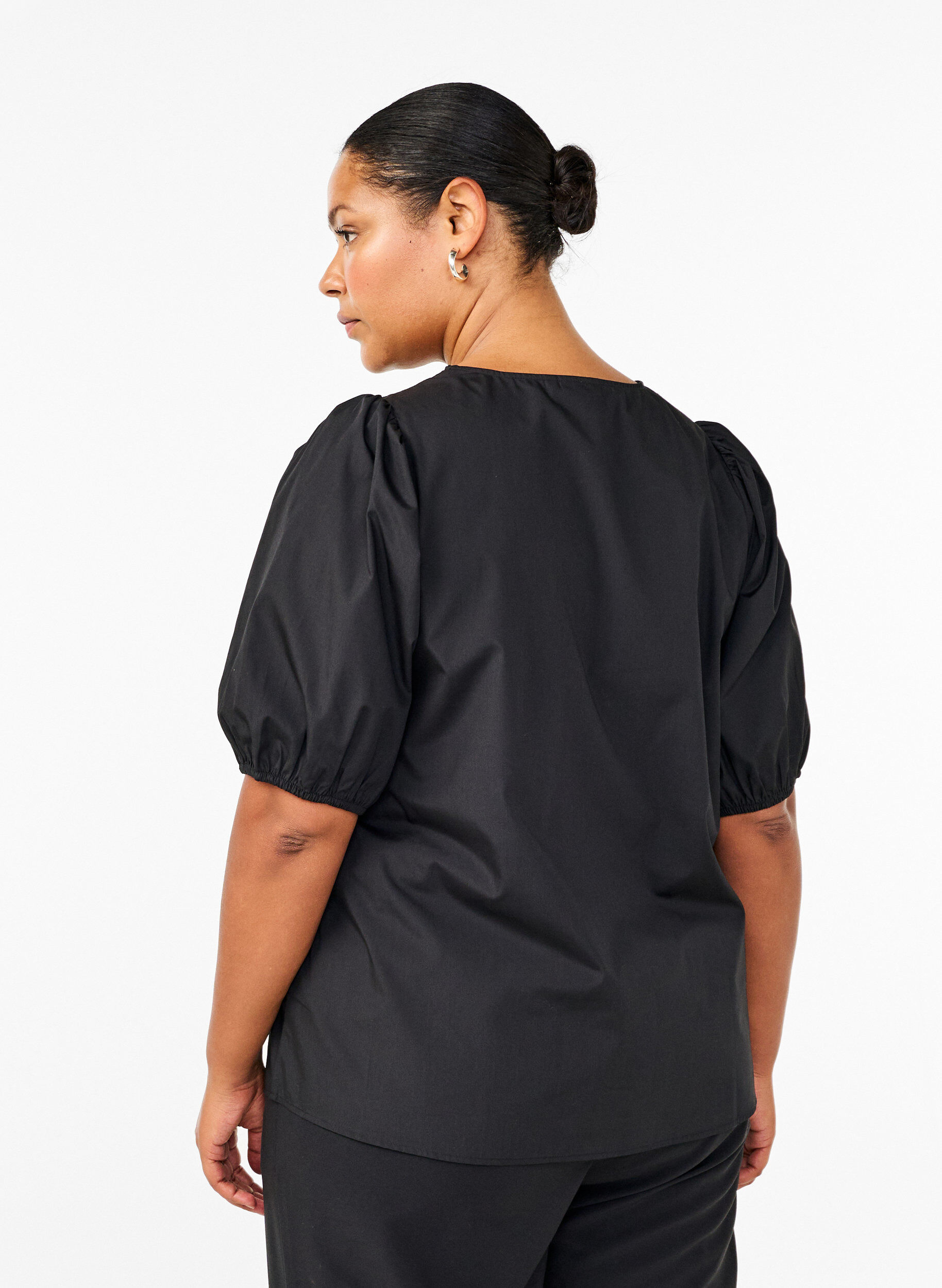 ZizziKortermet bluse med blondedetalj, Black, Model image number 1