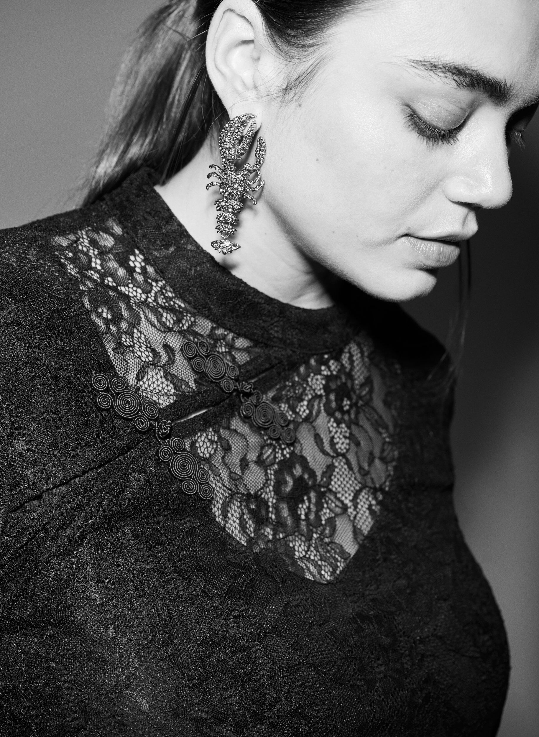 Zizzi Bluse med blonder og vri-detalj og korte ermer, Svart, Image image number 0