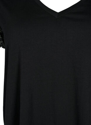 T-skjorte av bomull med korte blondeermer, Black, Packshot image number 2