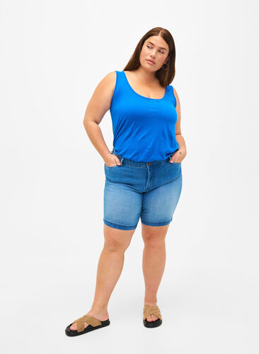 Slim fit Emily shorts med normal midje, Light blue denim, Model image number 3