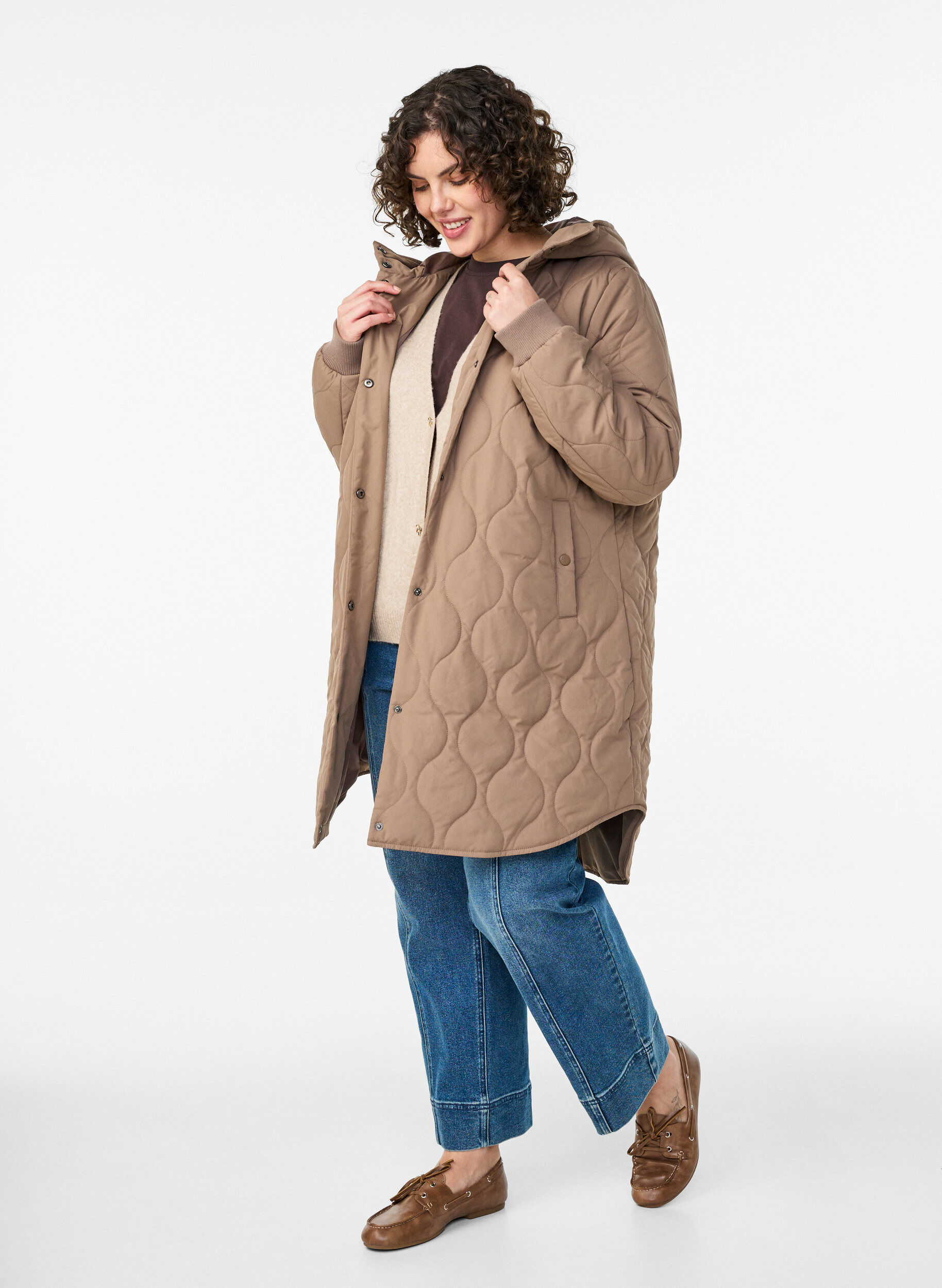 ZizziMellomlang quiltet jakke med hette, Brun, Model image number 1