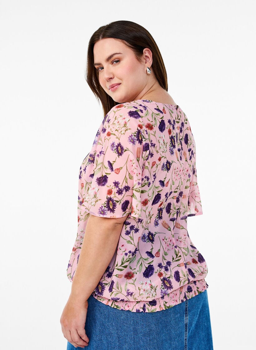 Bluse med blomstertrykk, korte ermer og smocking, Rosa, Model image number 2